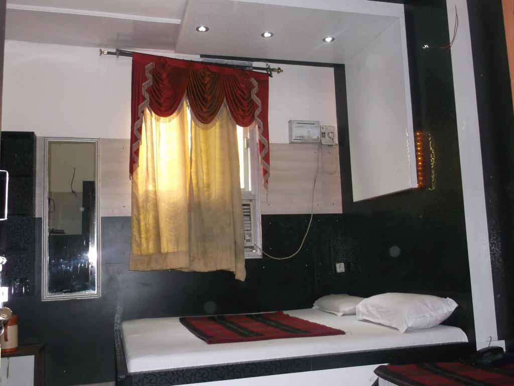 Hotel Abhineet Palace Jaipur Rum bild